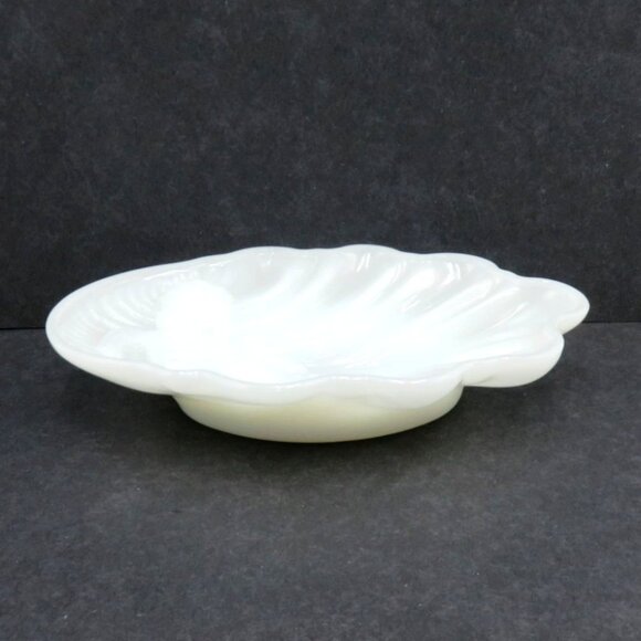 AVON Milk Glass Shell Dish with Cherub Angel Design Decorative Vintage - Picture 2 of 9